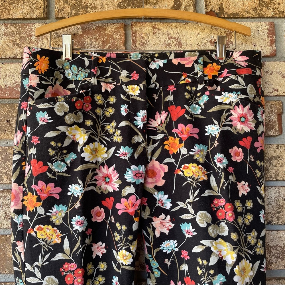 Loft The Riviera Pant Ladies Size 8 Gorgeous Florals! Side Pockets Excellent! - Picture 2 of 11